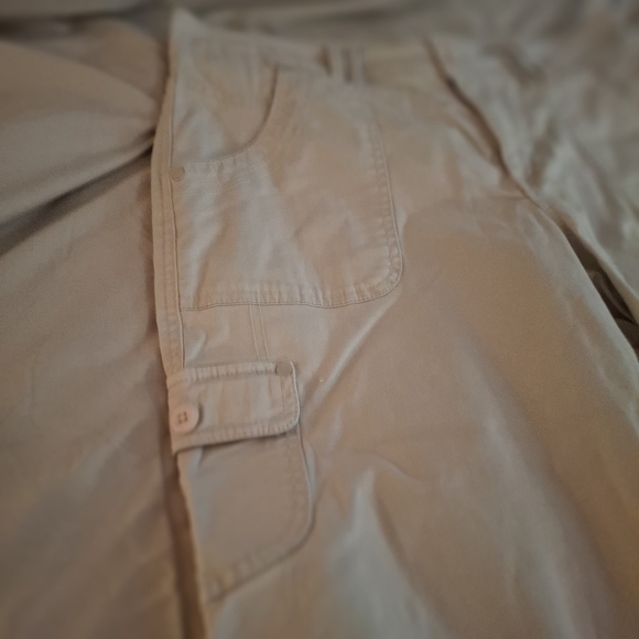 Gloria Vanderbilt Women's Casual Cream Cropped Cargo Pants - Picture 5 of 11
